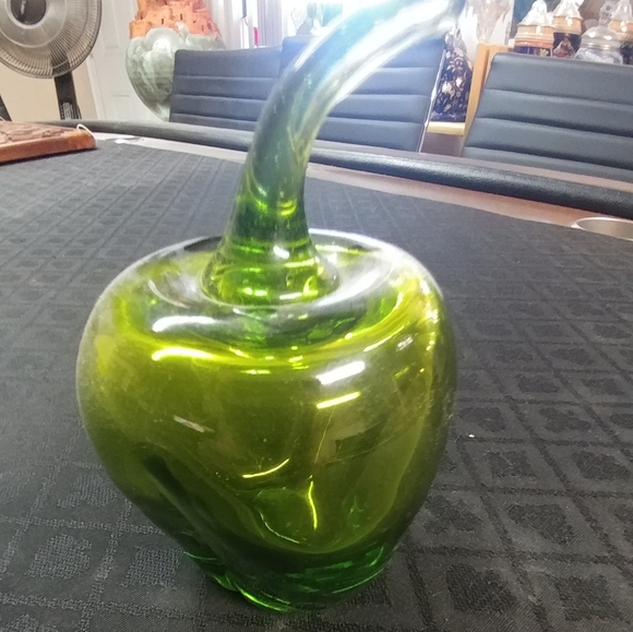 Viking Avocado Green Glass Apple - Picture 2 of 3